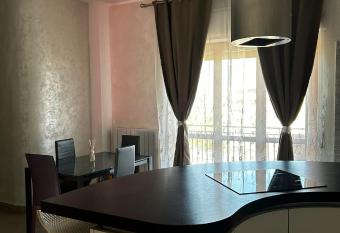 Kennedy Appartment has rooms with a private hot tub