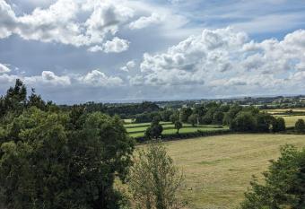 Brodleys  Hill Studio allows 18 year olds to book a room