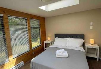 Sweet one bedroom backyard apartment with huge deck has Balcony rooms