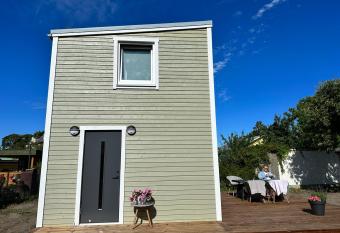 Fully equipped new tiny-house allows 18 year olds to book a room