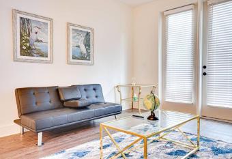 Luxury by the Pool has Balcony rooms