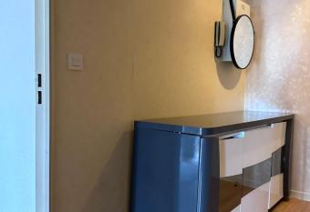 Appartement Bordeaux has rooms with a private hot tub