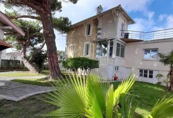 ROYAN - Villa La Cigale - 7 chambres / 16 couchages has Balcony rooms