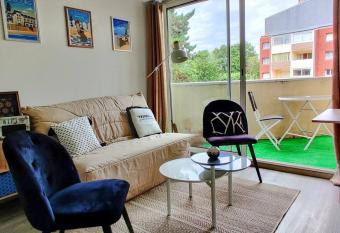 Chez Emy & Tom has Balcony rooms