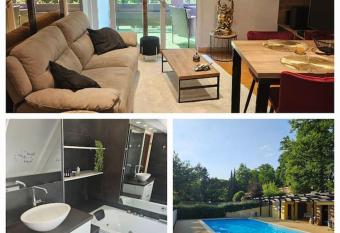 D  couvrez votre havre de paix has rooms with a private hot tub