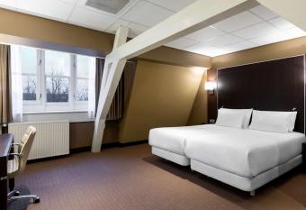NH Centre Utrecht Hotel allows 18 year olds to book a room