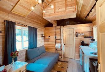 Rustic Breathing Solar Cabin has rooms with a private hot tub