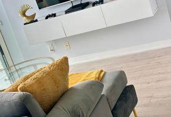 Luxury Condo Downtown near Scotia Arena and Union Station has rooms with a private hot tub