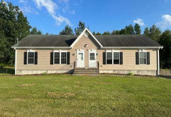 Hidden Oasis, Duplex A. Close to almost everything allows 18 year olds to book a room