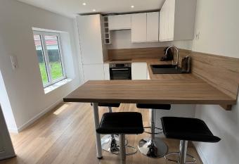 Chalet de guy has Balcony rooms