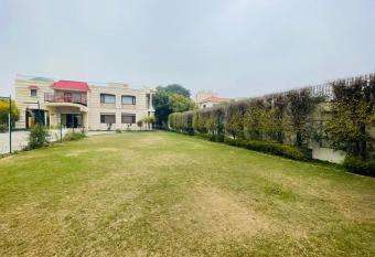 Roomshala 107 Chattarpur Farm House allows 18 year olds to book a room