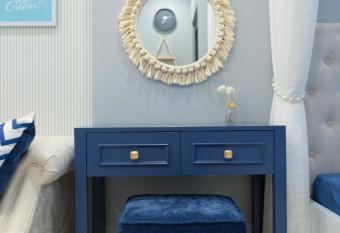 Vinhomes Smart City - T  y M    has rooms with a private hot tub