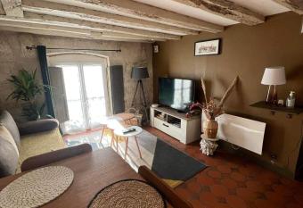 LE PTIT SAINT-FRONT allows 18 year olds to book a room