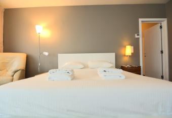 Walk to the beach allows 18 year olds to book a room