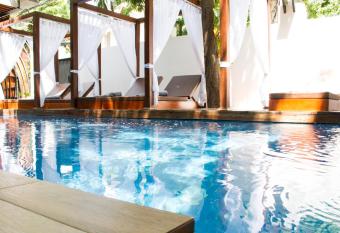 Bopha Bassac Boutique Hotel allows 18 year olds to book a room