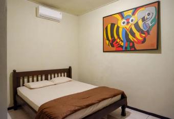 Cakra Homestay Solo Mitra RedDoorz allows 18 year olds to book a room
