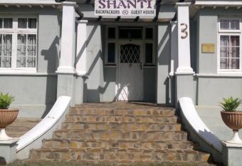 Oasis Shanti Backpackers has Balcony rooms