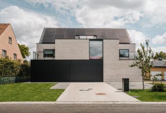 BEE n BEE has Balcony rooms