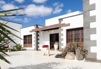 Villa Estrella Polar has Balcony rooms