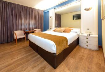 Motel Jardin allows 18 year olds to book a room