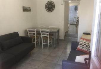 Maison    Fabrezan has Balcony rooms