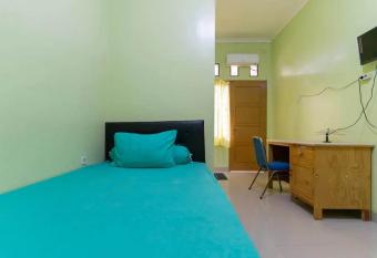 Kostawira Syariah Bintaro Mitra RedDoorz allows 18 year olds to book a room