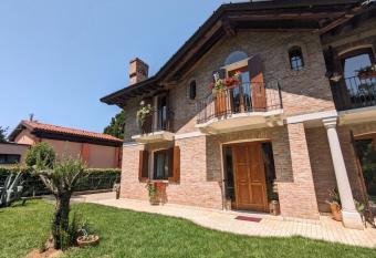 Villa Iris has Balcony rooms