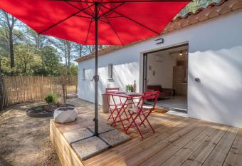 R  ves de pampa Casa Boh  me allows 18 year olds to book a room