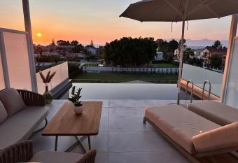 THIMIOS SUITES allows 18 year olds to book a room