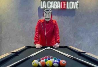 Suite avec Jacuzzi priv   20min de Paris has Balcony rooms