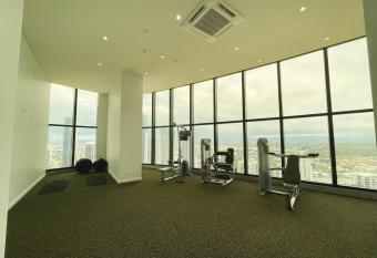 Seascape Getaway 2 Kingbeds Ocean View FreeParking has rooms with a private hot tub