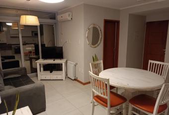 Departamento 2 a 4 personas allows 18 year olds to book a room