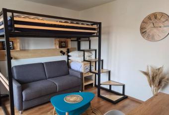 Studio cosy et lumineux has Balcony rooms