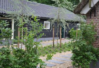 Essenereng allows 18 year olds to book a room