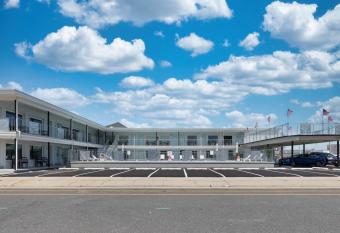 The Beach House has Balcony rooms