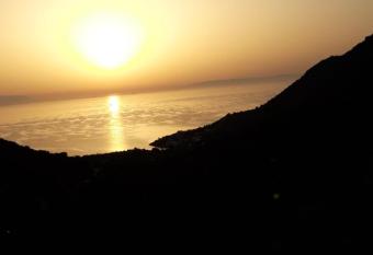 Mani Spot in the Hill has Balcony rooms