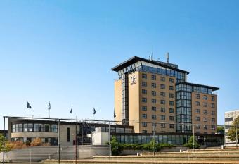 NH Zoetermeer Hotel allows 18 year olds to book a room