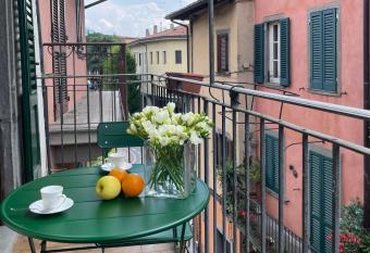 La casa di Cate allows 18 year olds to book a room