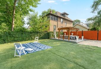 Tudor- Luxury 15 mins from Downtown Philadelphia has Balcony rooms