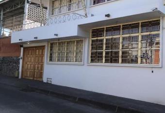 La m  s c  ntrica...!!! Casa Blanca del Minero has Balcony rooms