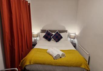 Chester Le Street s Emerald 3 Bed House has Balcony rooms