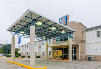 Motel 6 Kearney allows 18 year olds to book a room