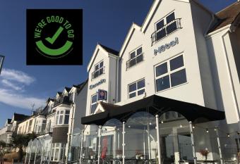 Camelia Hotel allows 18 year olds to book a room