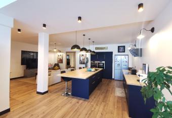 Appart centre historique la roche sur yon allows 18 year olds to book a room