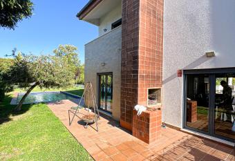 Ref  gio luxuoso em Estoril has rooms with a private hot tub