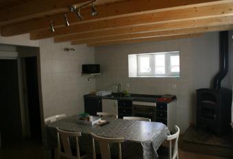 Amistad y convivencia 1 has Balcony rooms