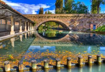Appartamento a due passi dal Porto Romano has Balcony rooms