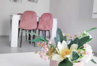 Apartament White Pearl 1 allows 18 year olds to book a room