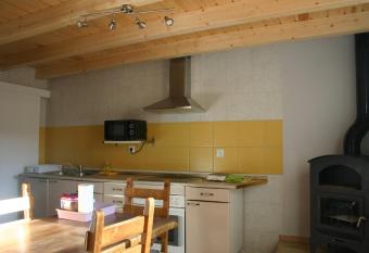 Amistad y convivencia 2 has Balcony rooms