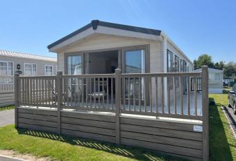 BRAND NEW Sea view deluxe lodge has Balcony rooms